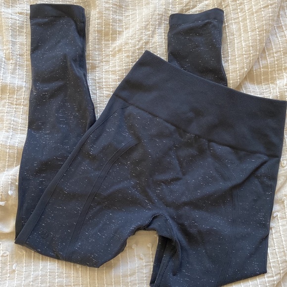 Lululemon Free to Flow 7/8 Tight Blue Tied/White - Picture 7 of 9